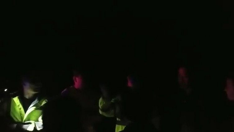 【公司没收手机团建越野,一场暴雨18人被困深山,其中6人完全失联...】团建活动,理应是让
